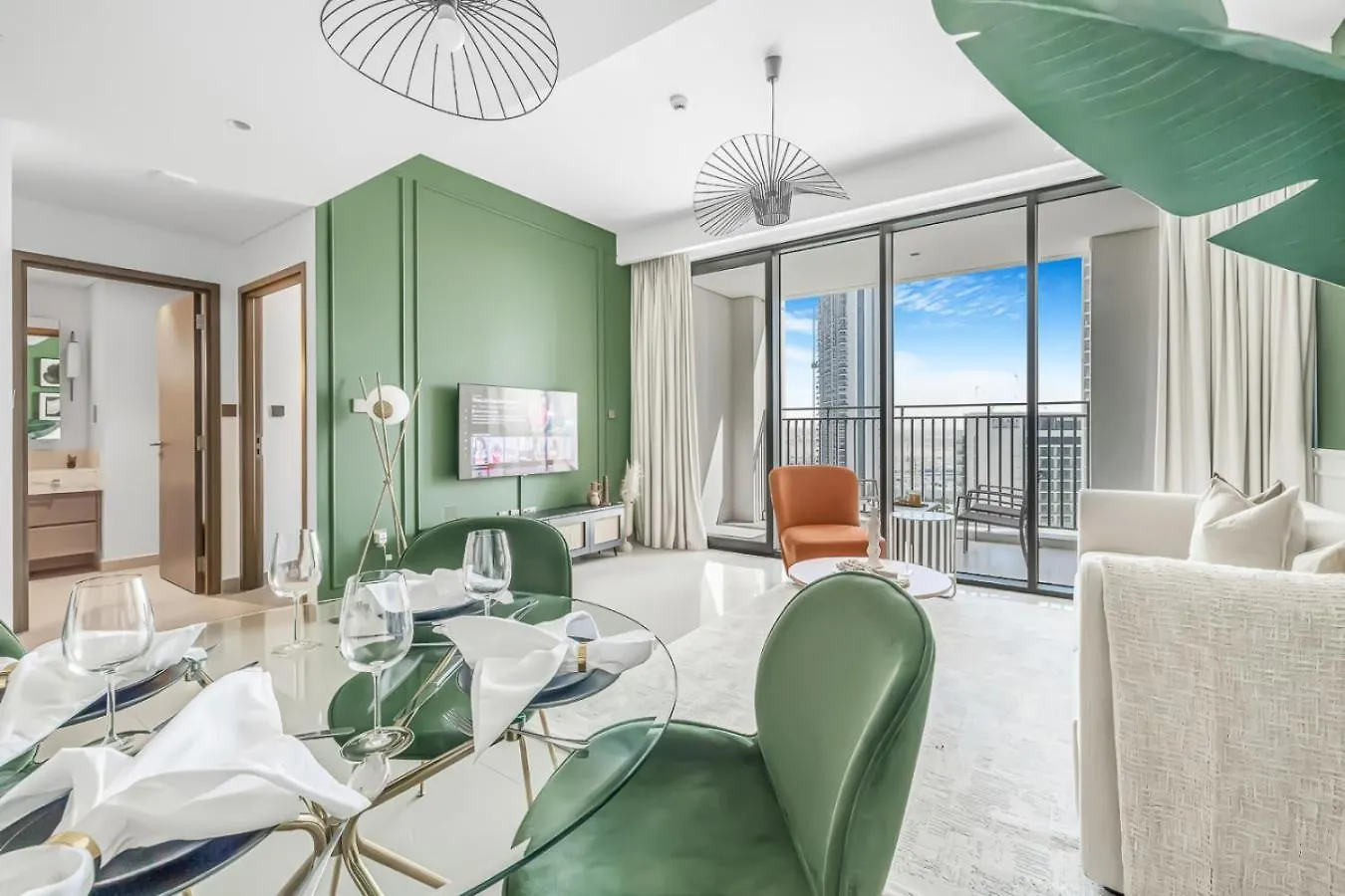 Apartament Large 1Br With Gym And Pool In Iconic Tower Dubaj