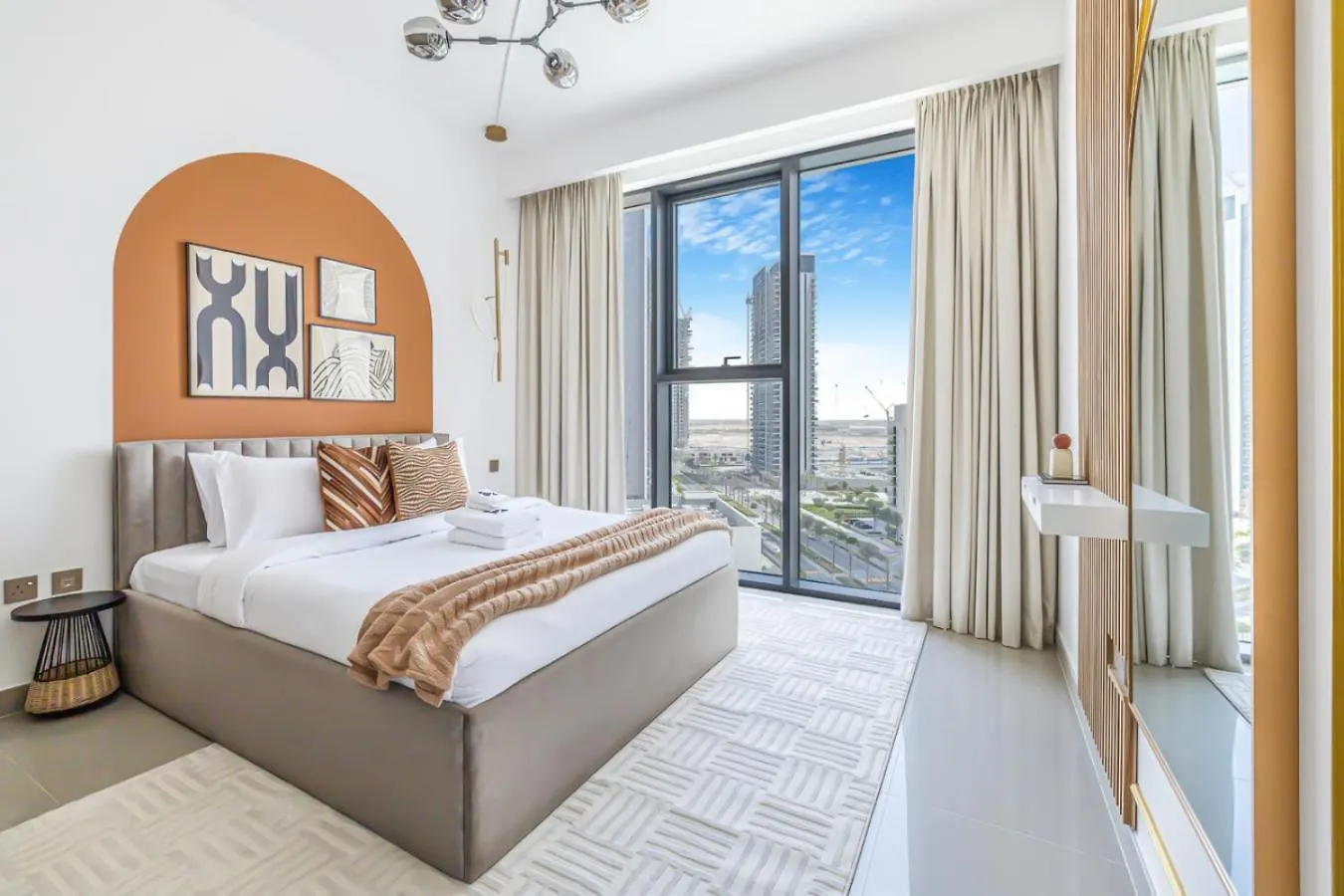 Apartament Large 1Br With Gym And Pool In Iconic Tower Dubaj