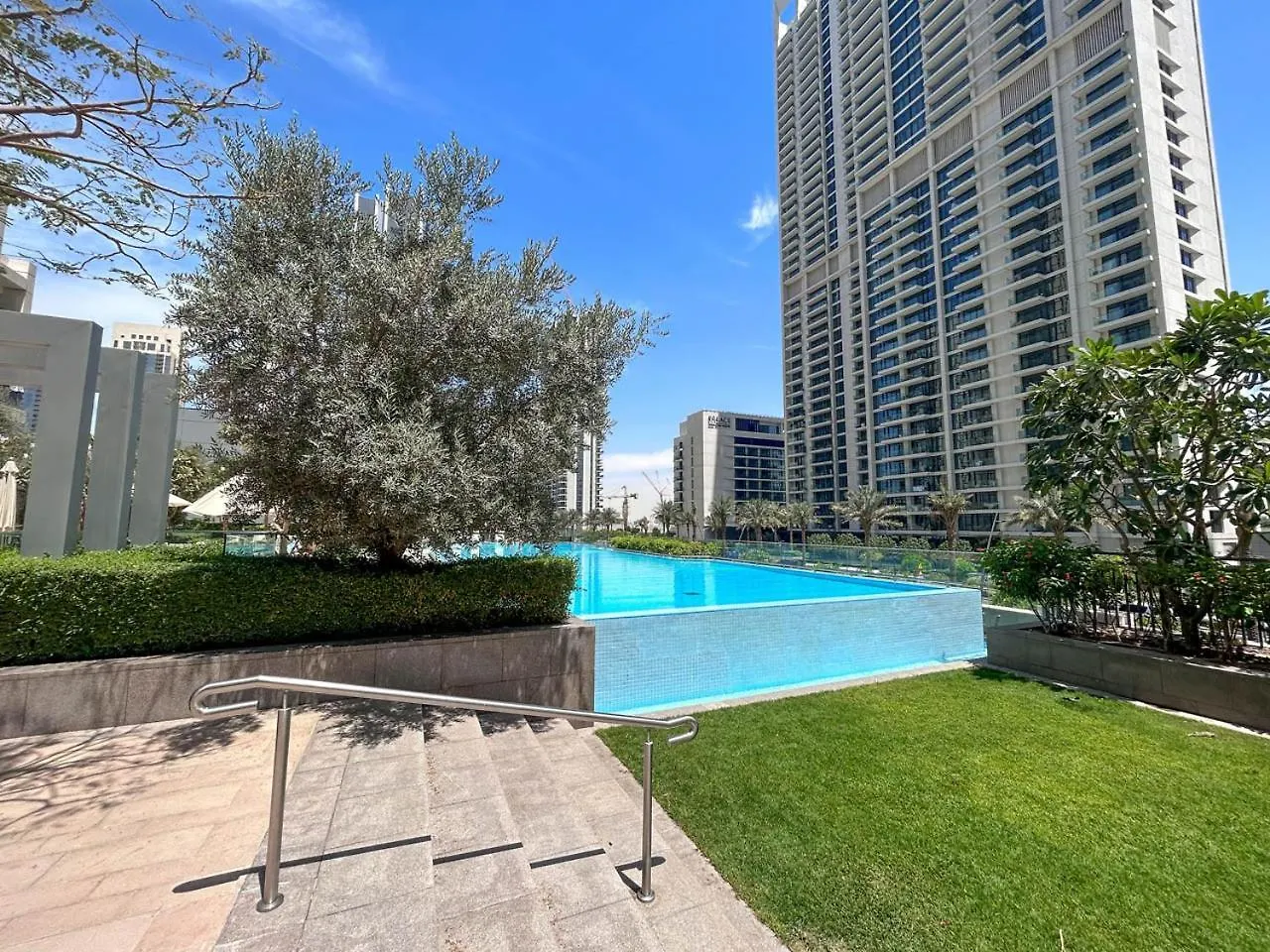 Apartament Large 1Br With Gym And Pool In Iconic Tower Dubaj Zjednoczone Emiraty Arabskie