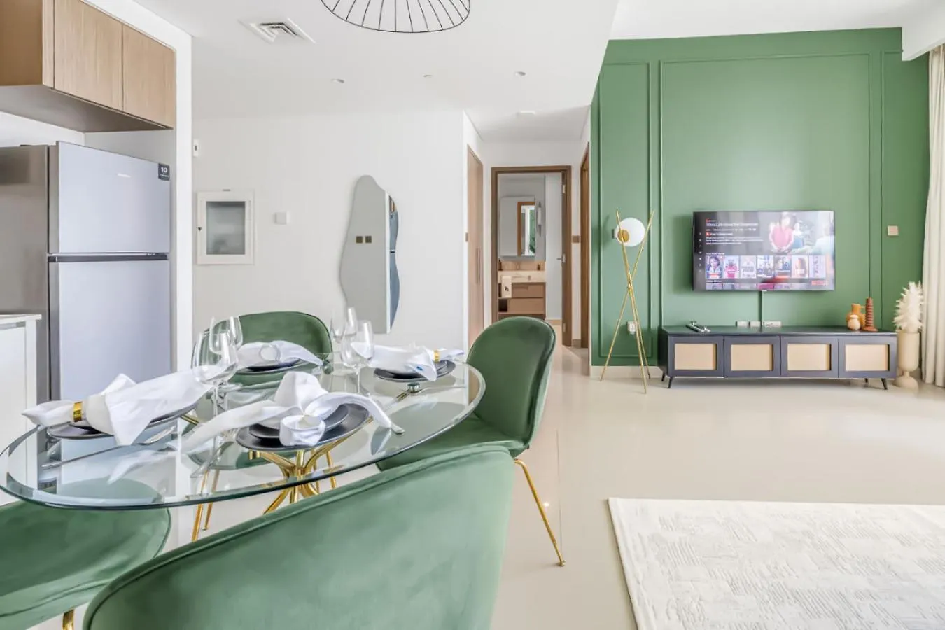 Apartament Large 1Br With Gym And Pool In Iconic Tower Dubaj