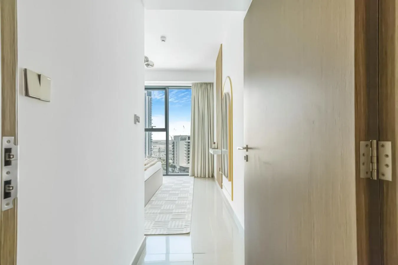 Apartament Large 1Br With Gym And Pool In Iconic Tower Dubaj 0*,  Zjednoczone Emiraty Arabskie