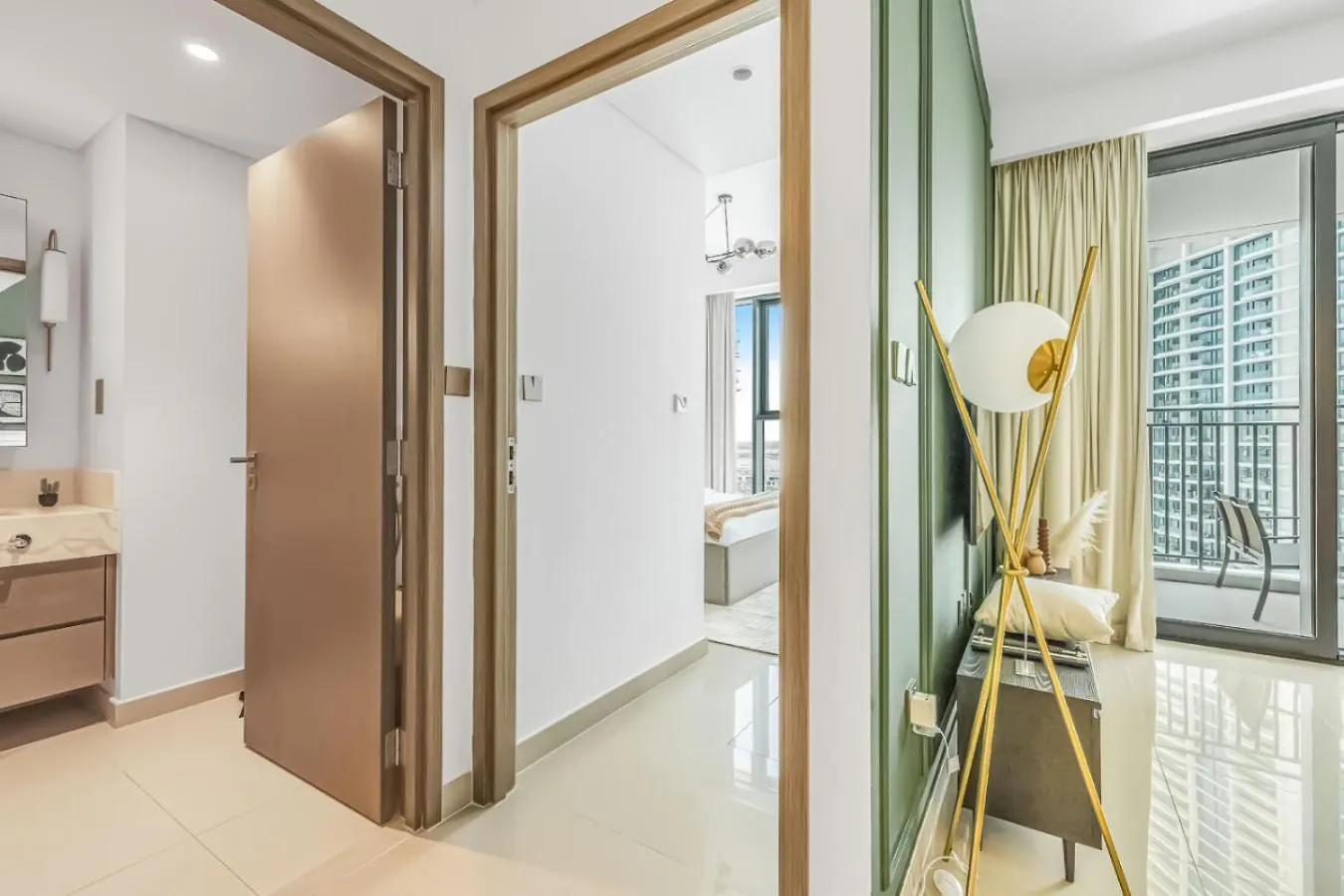 Apartament Large 1Br With Gym And Pool In Iconic Tower Dubaj