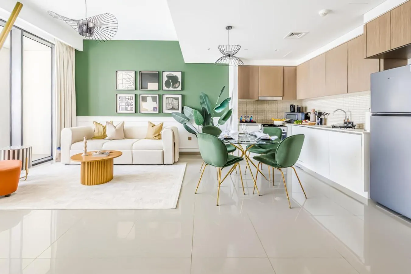 Apartament Large 1Br With Gym And Pool In Iconic Tower Dubaj