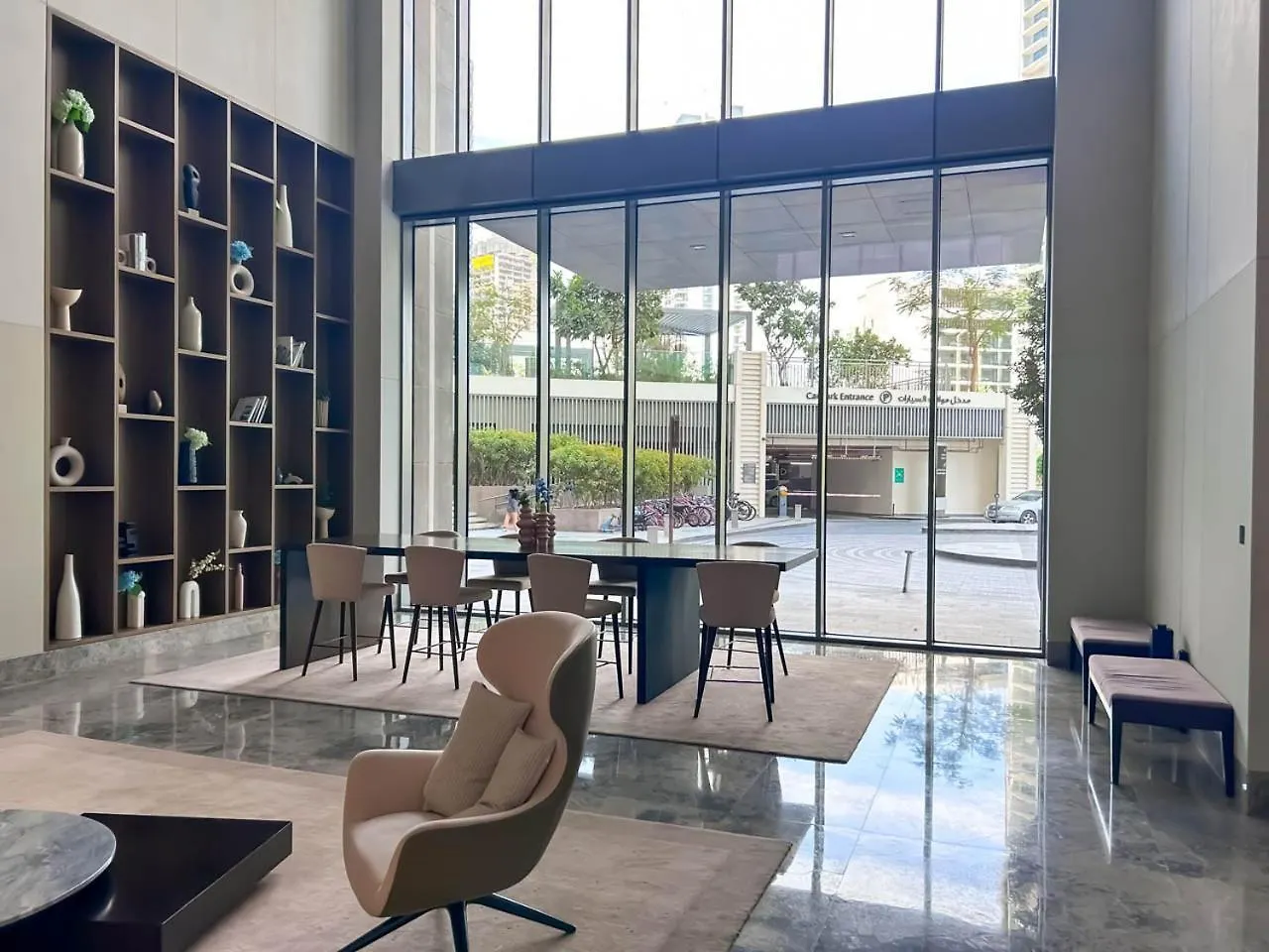 Апартаменты Large 1Br With Gym And Pool In Iconic Tower Дубай