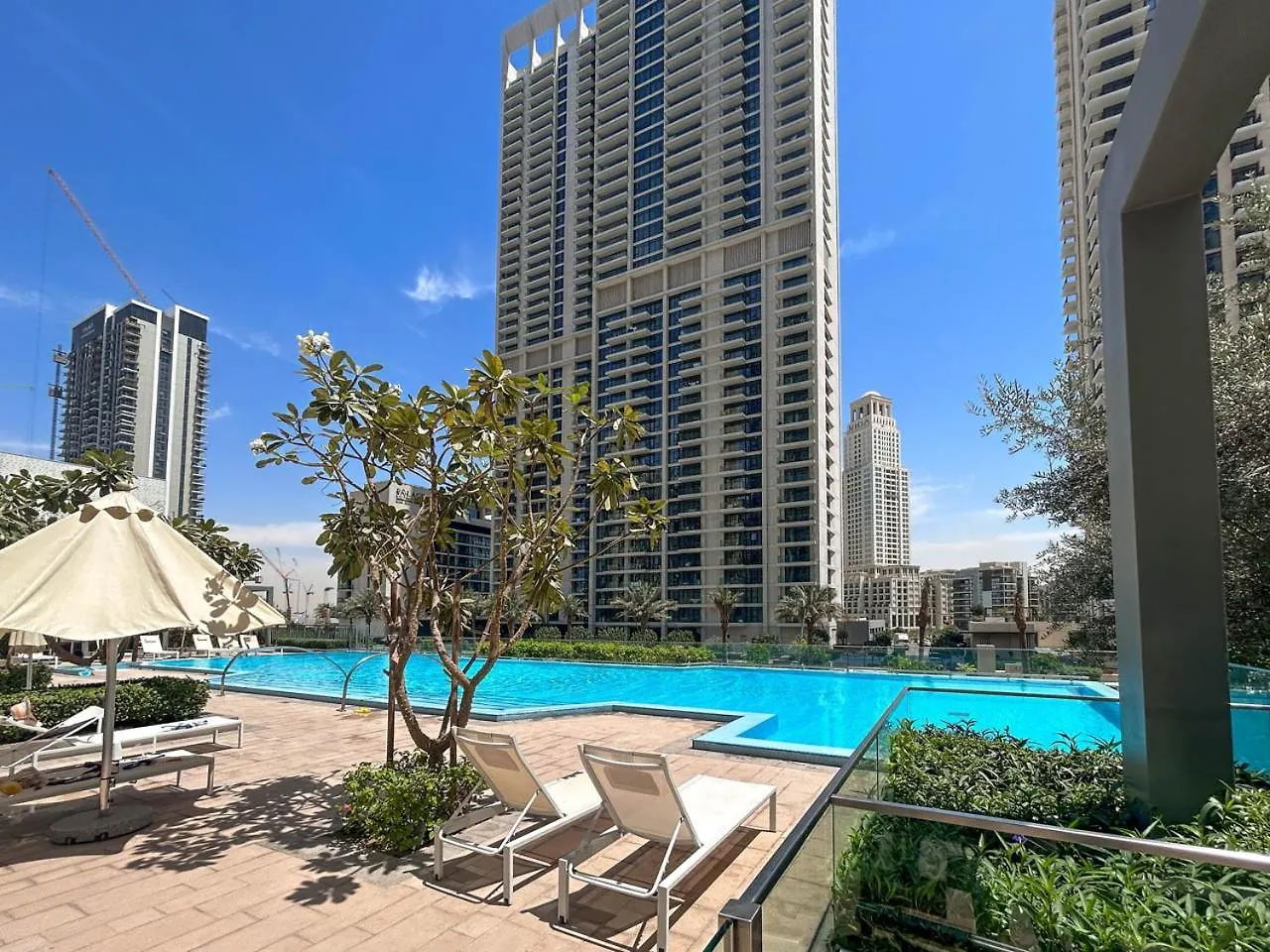 Апартаменты Large 1Br With Gym And Pool In Iconic Tower Дубай