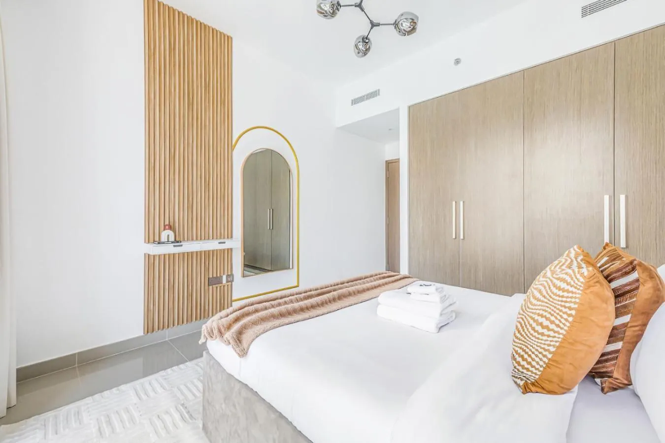 Апартаменты Large 1Br With Gym And Pool In Iconic Tower Дубай
