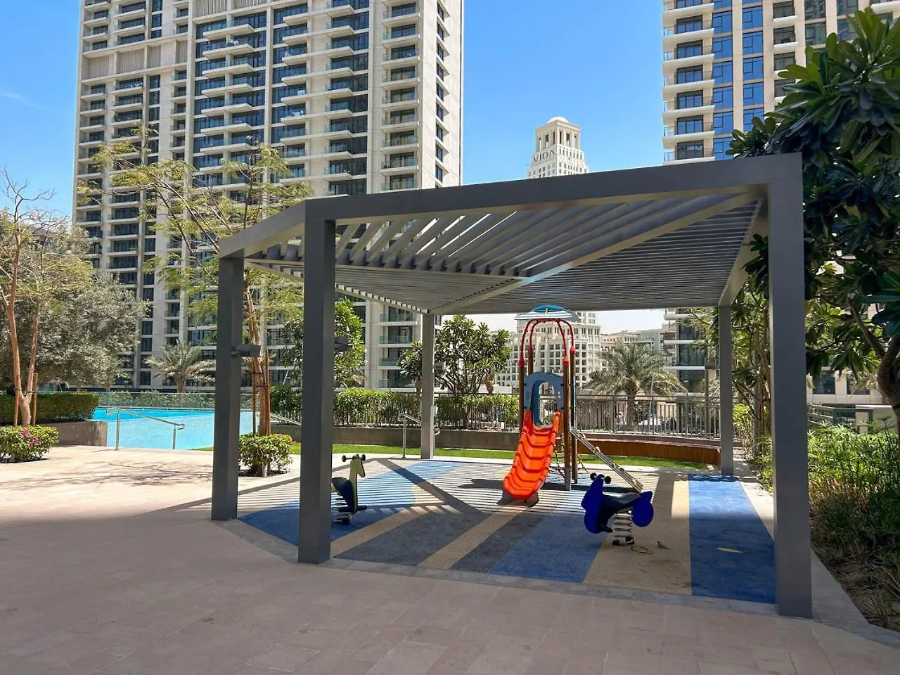 Апартаменты Large 1Br With Gym And Pool In Iconic Tower Дубай 0*,  ОАЭ