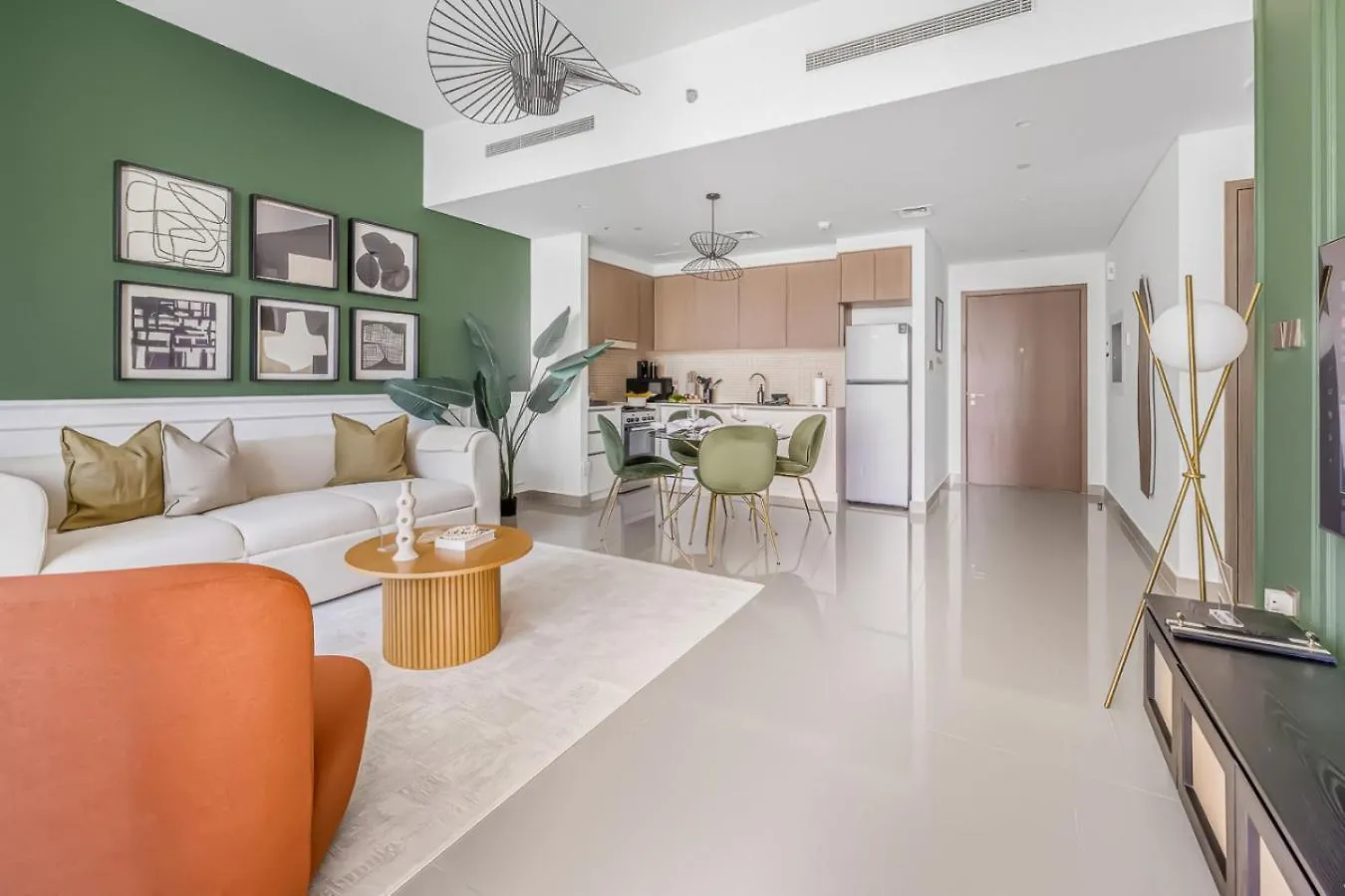Апартаменты Large 1Br With Gym And Pool In Iconic Tower Дубай