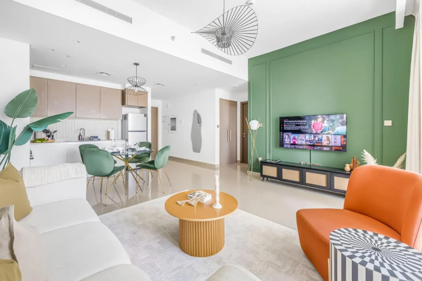 Апартаменты Large 1Br With Gym And Pool In Iconic Tower Дубай