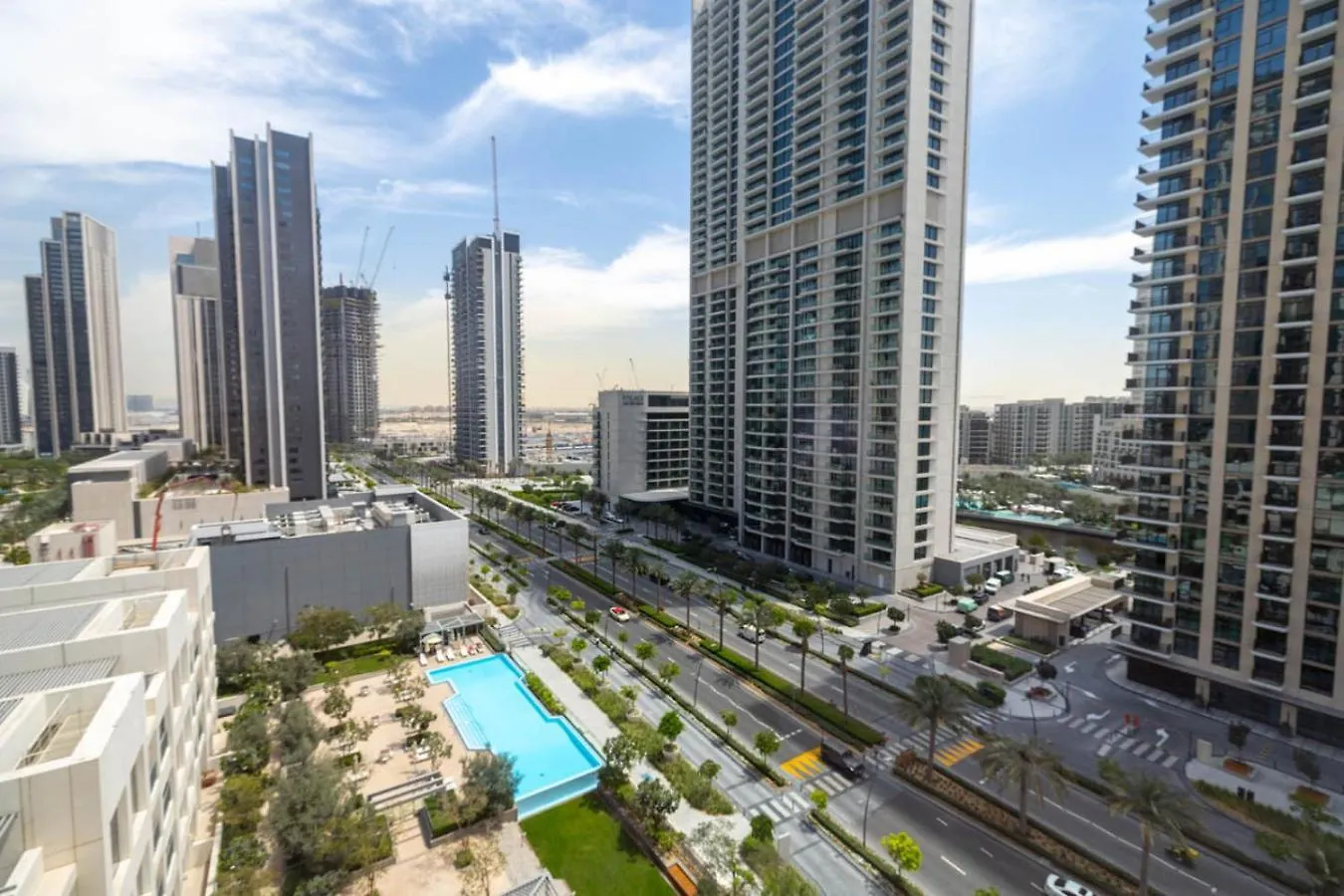 Апартаменты Large 1Br With Gym And Pool In Iconic Tower Дубай
