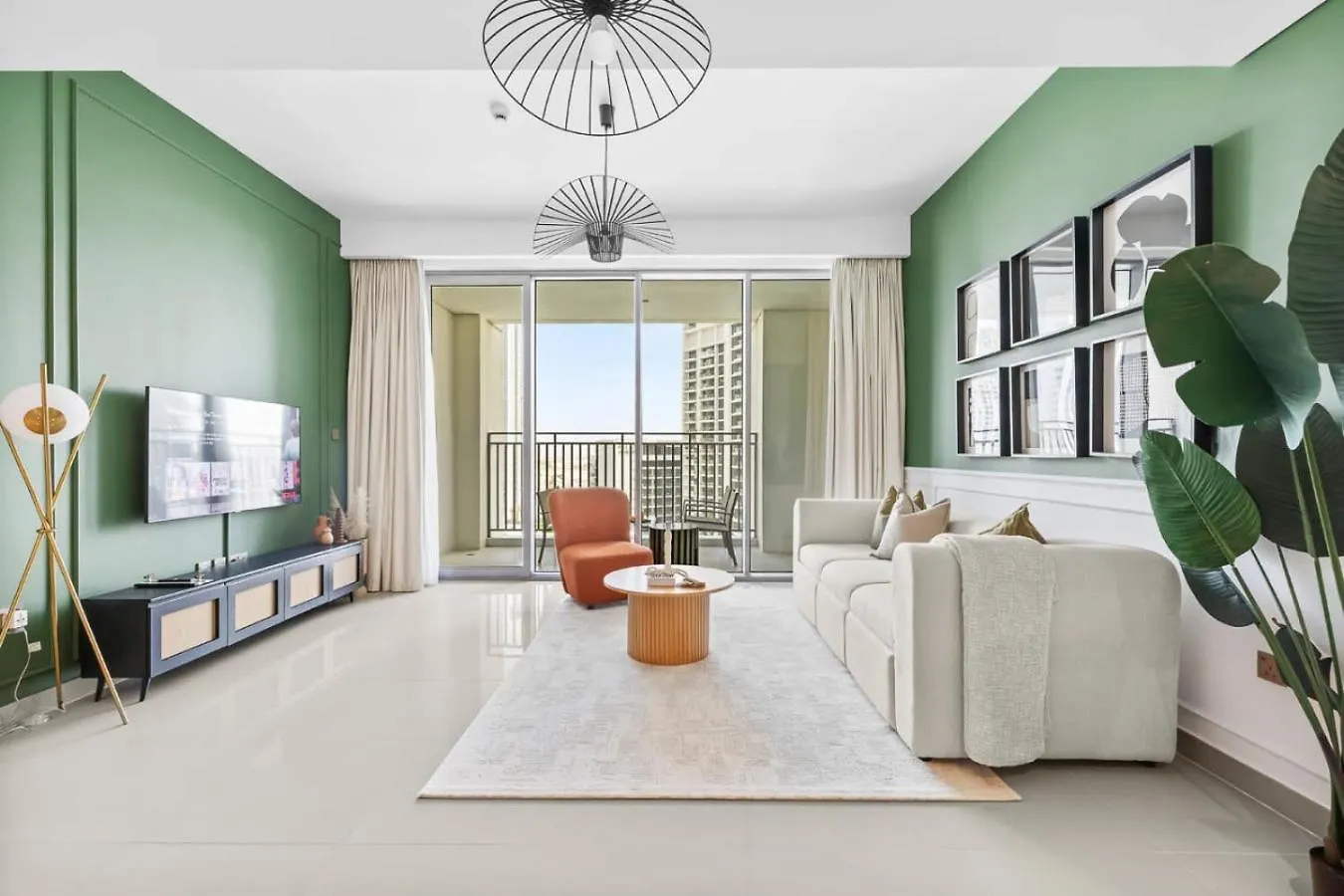 Апартаменты Large 1Br With Gym And Pool In Iconic Tower Дубай