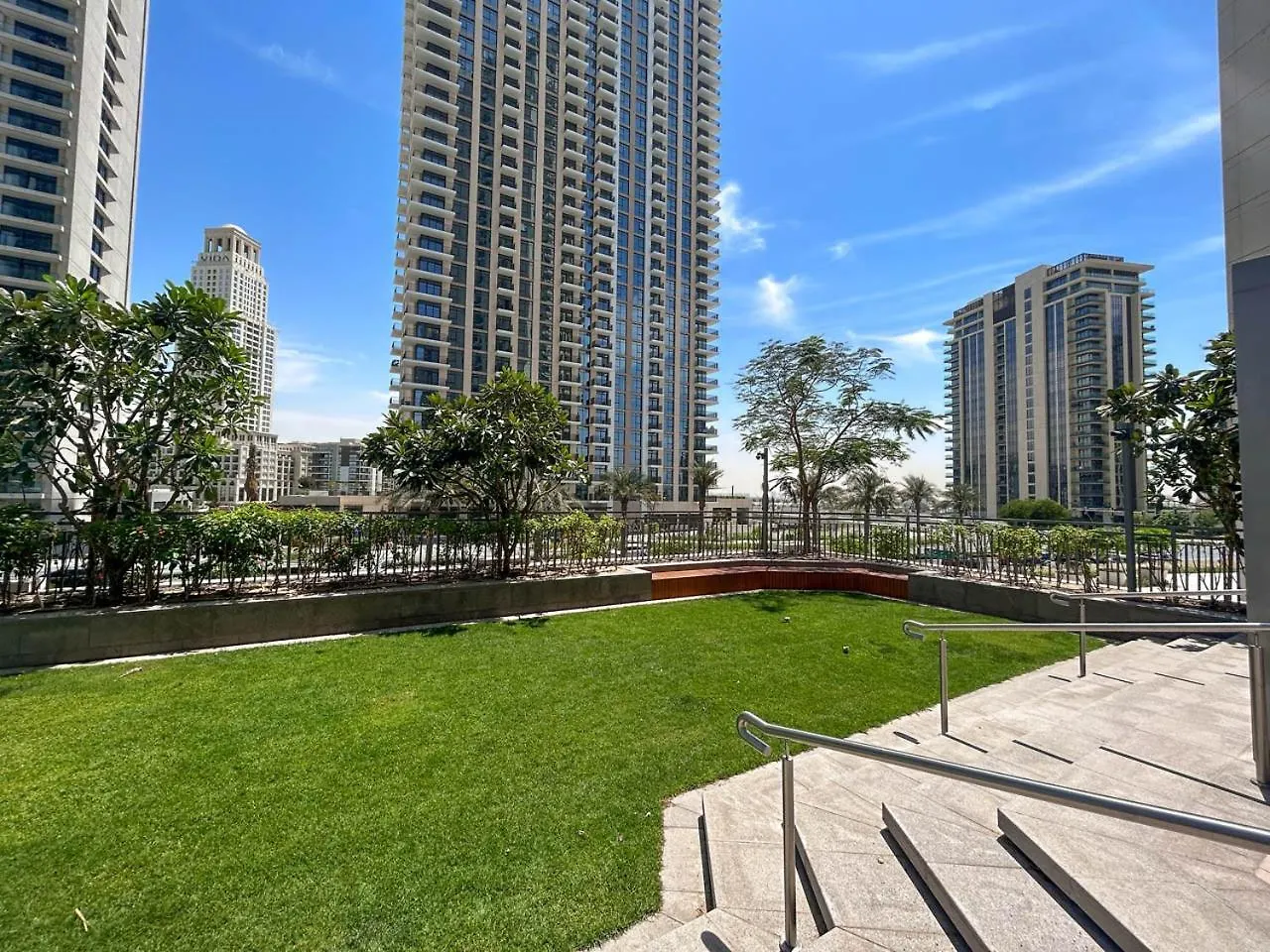 Large 1Br With Gym And Pool In Iconic Tower Apartman Dubaj