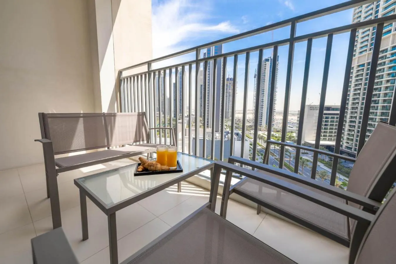 Large 1Br With Gym And Pool In Iconic Tower Apartman Dubaj
